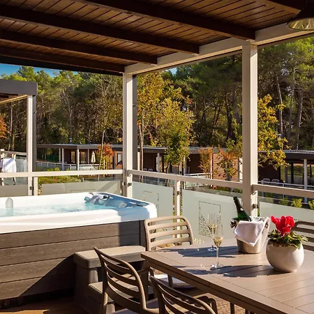 Lovely Stacaravan In Vabriga With Wifi Kamp Porec