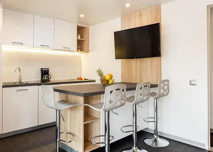 Lovely Stacaravan In Vabriga With Wifi Kemping