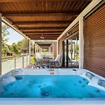 2 Bedroom Awesome Stacaravan In Vabriga Πόρετς