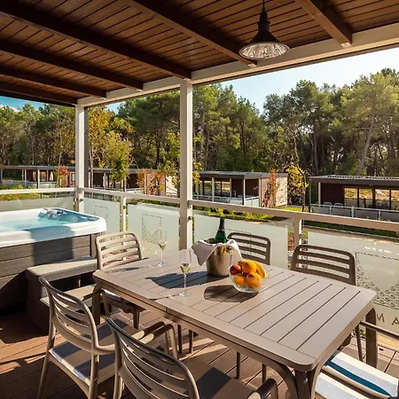 Lovely Stacaravan In Vabriga With Wifi Camping Poreč