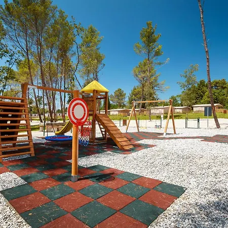 Lovely Stacaravan In Vabriga With Wifi Camping Poreč