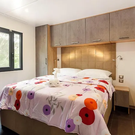 אתר קמפינג Lovely Stacaravan In Vabriga With Wifi 5*