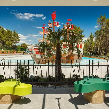 Gorgeous Stacaravan In Vabriga With Wifi Poreč